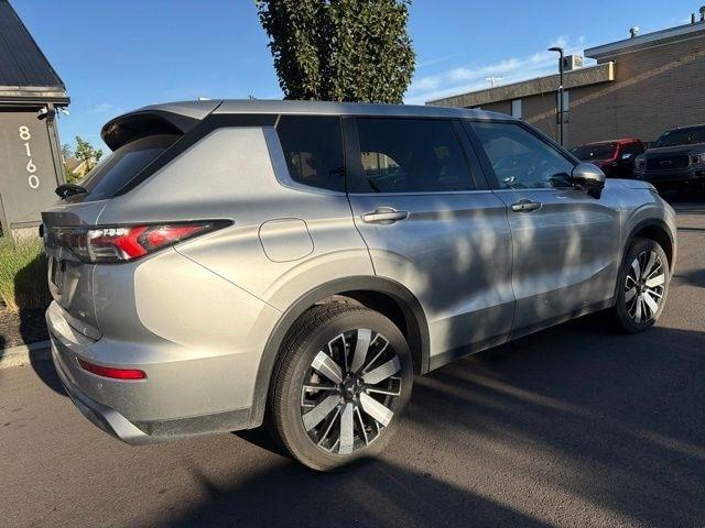 Mitsubishi Outlander  2025