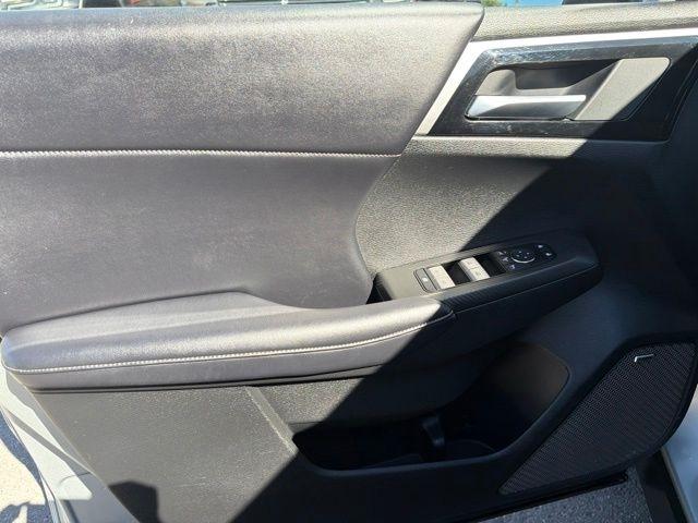 Mitsubishi Outlander  2025
