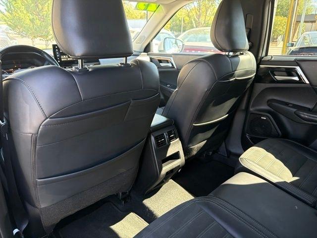Mitsubishi Outlander  2025