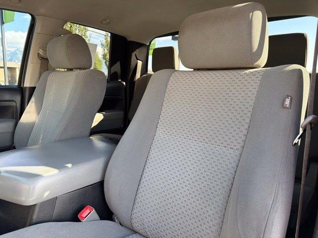 Toyota Tundra 4WD Truck  2013