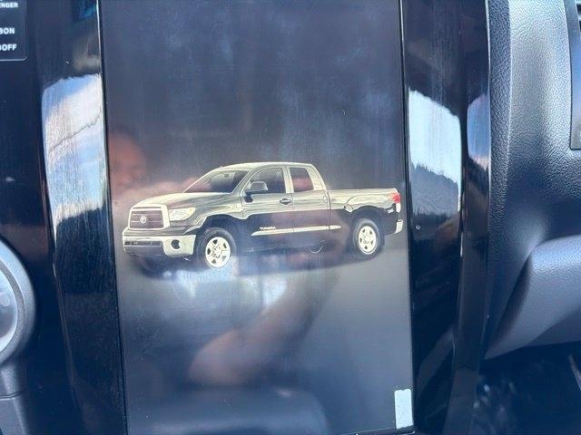 Toyota Tundra 4WD Truck  2013