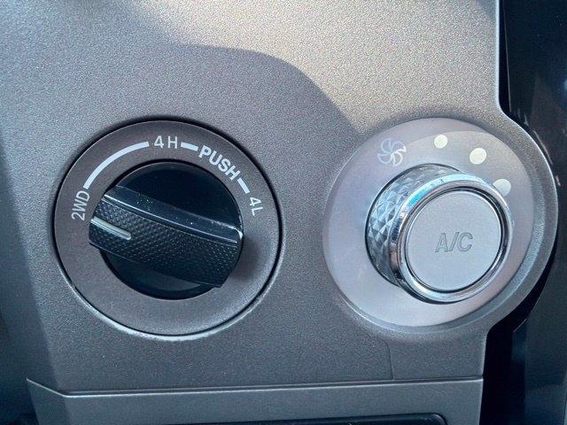 Toyota Tundra 4WD Truck  2013