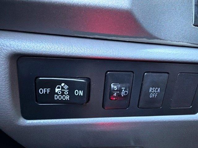 Toyota Tundra 4WD Truck  2013
