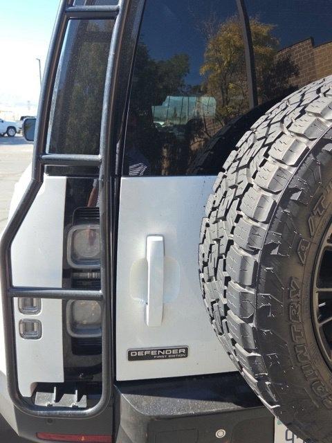 Land Rover Defender  2020