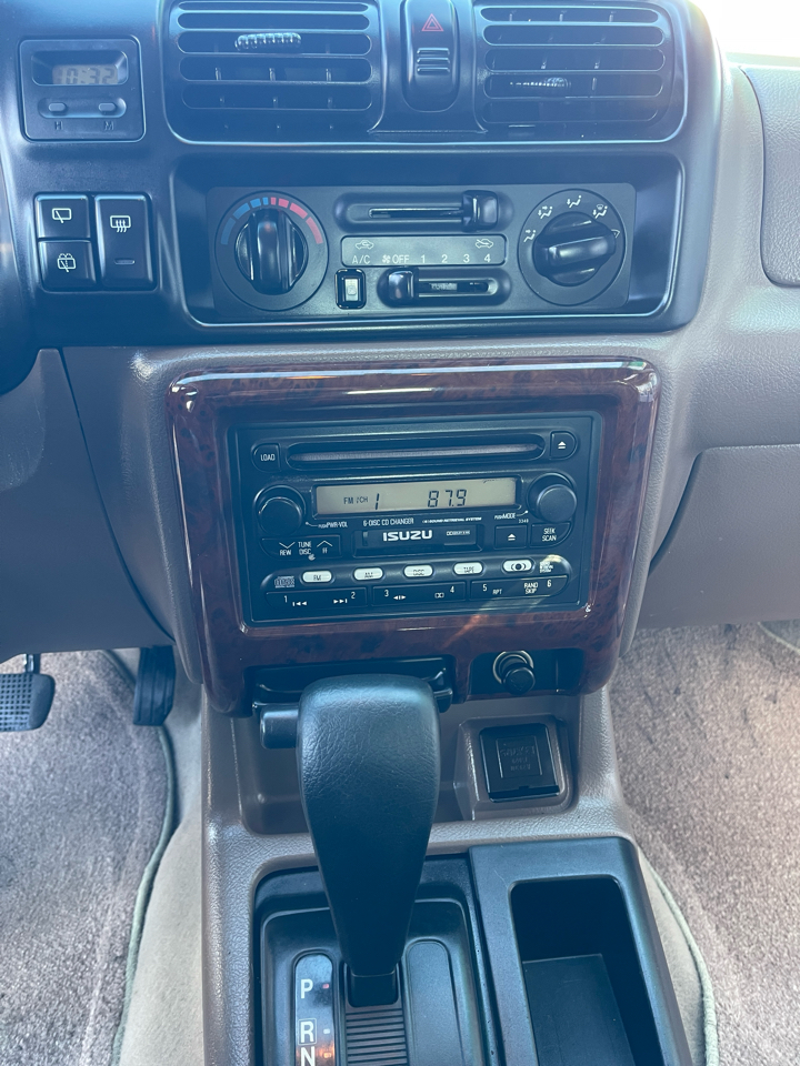 Isuzu Rodeo S V6 2WD 2001