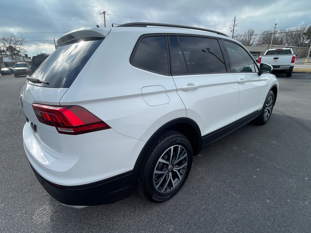 Volkswagen Tiguan S 2021
