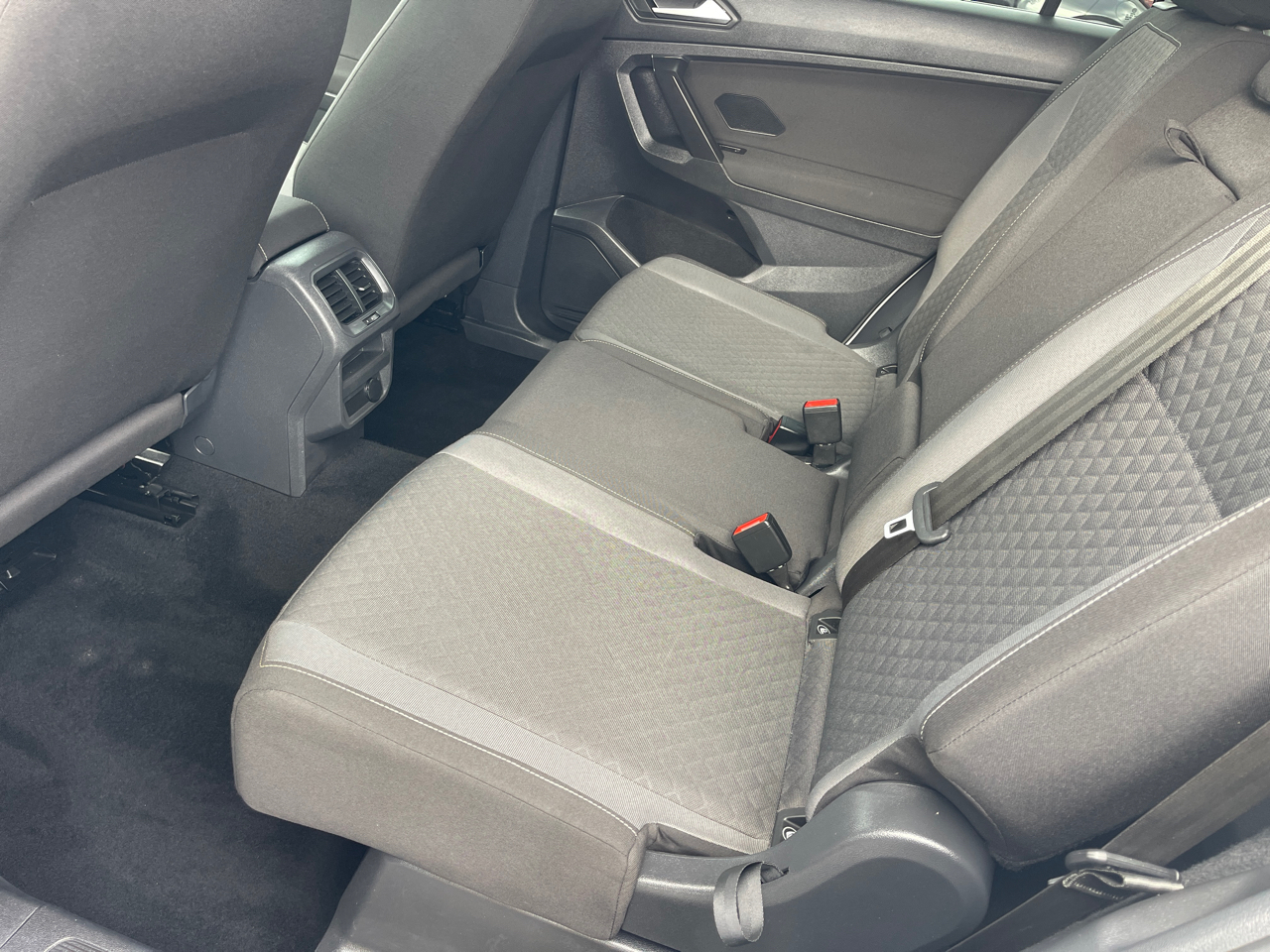 Volkswagen Tiguan S 2021