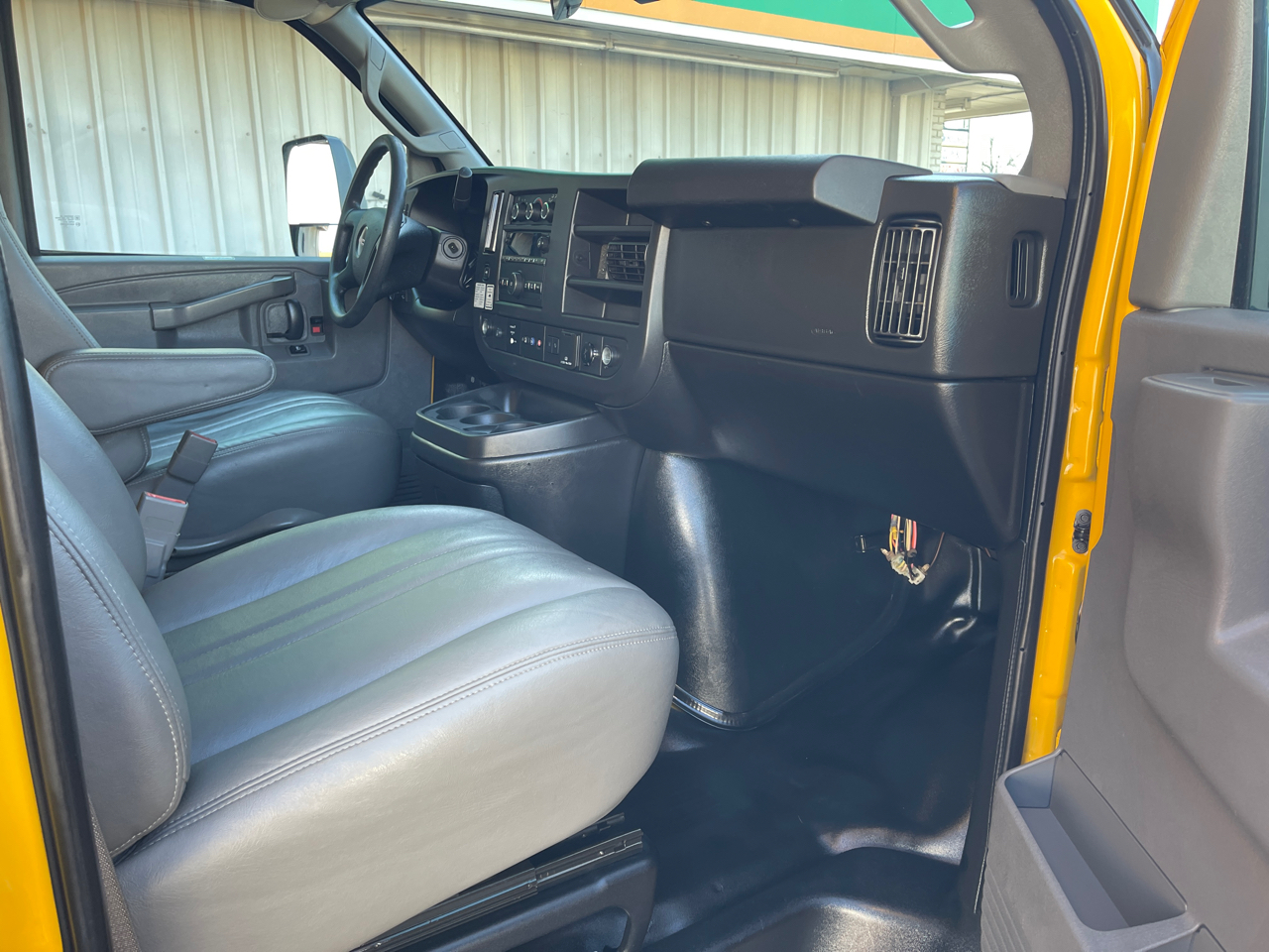 GMC Savana G3500 177 in. 2021