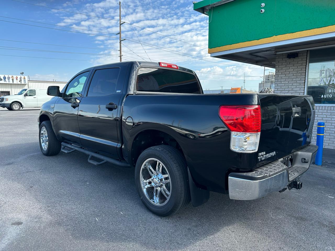 Toyota Tundra Tundra-Grade CrewMax 5.7L 2WD 2010