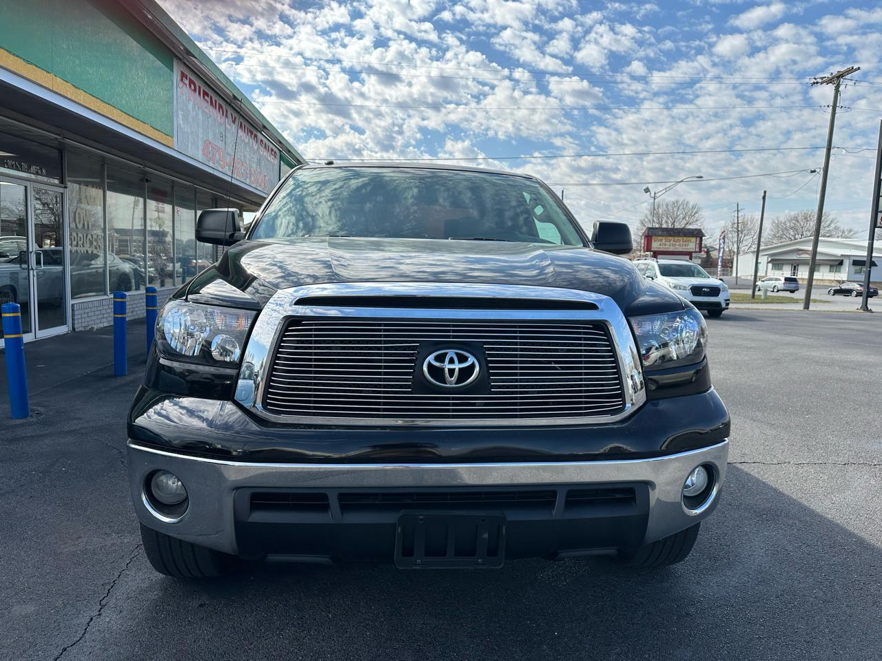 Toyota Tundra Tundra-Grade CrewMax 5.7L 2WD 2010