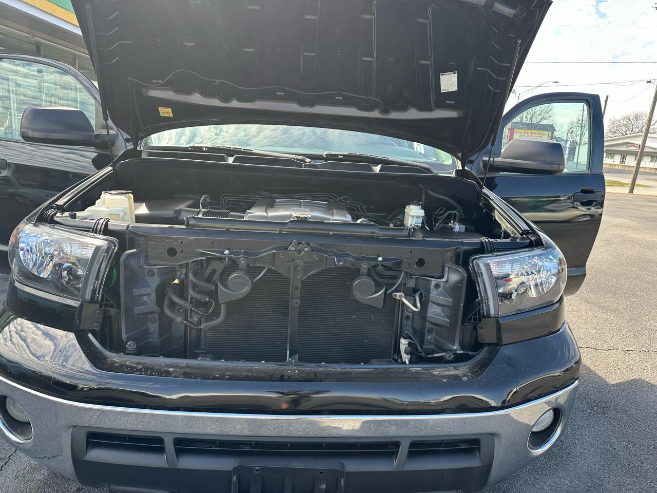 Toyota Tundra Tundra-Grade CrewMax 5.7L 2WD 2010