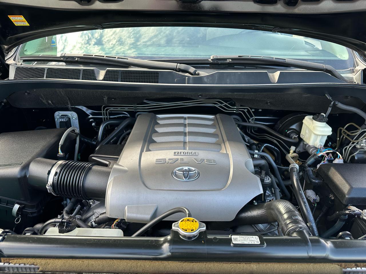 Toyota Tundra Tundra-Grade CrewMax 5.7L 2WD 2010