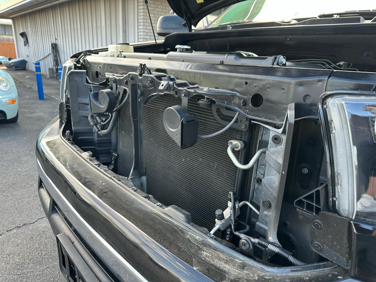 Toyota Tundra Tundra-Grade CrewMax 5.7L 2WD 2010