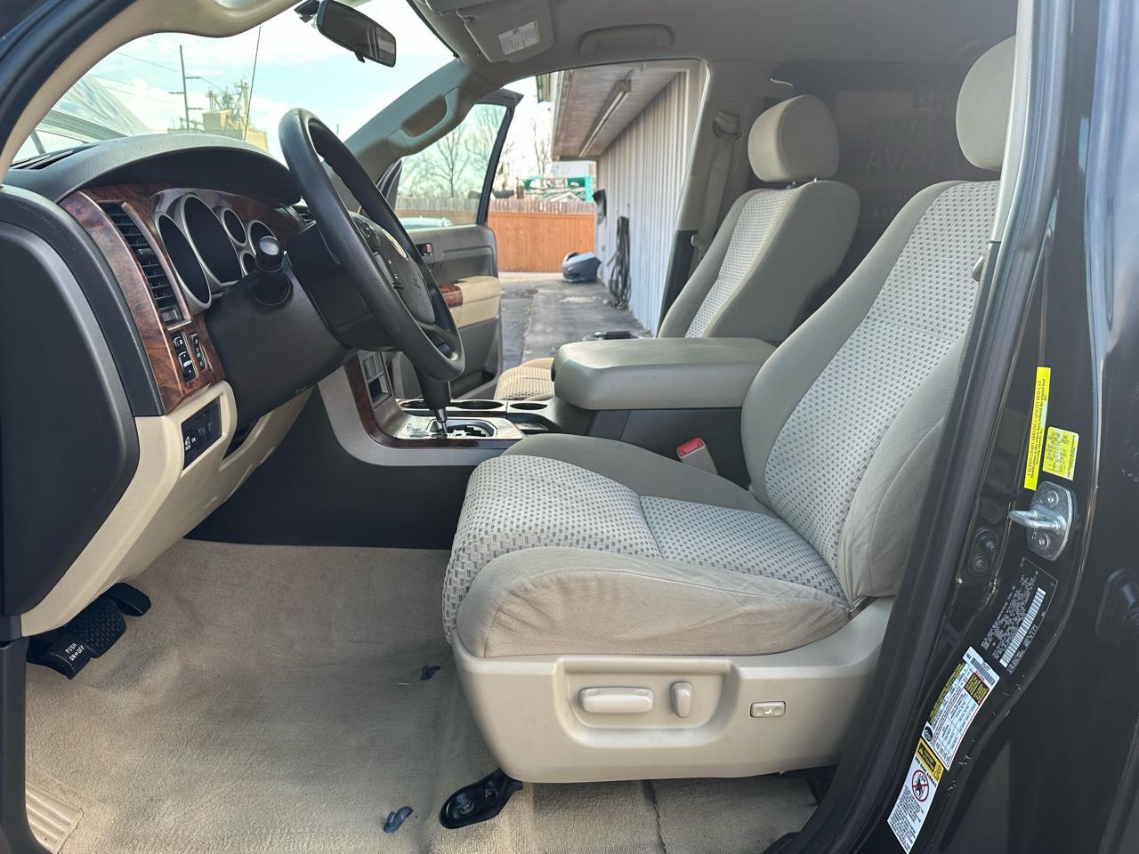 Toyota Tundra Tundra-Grade CrewMax 5.7L 2WD 2010