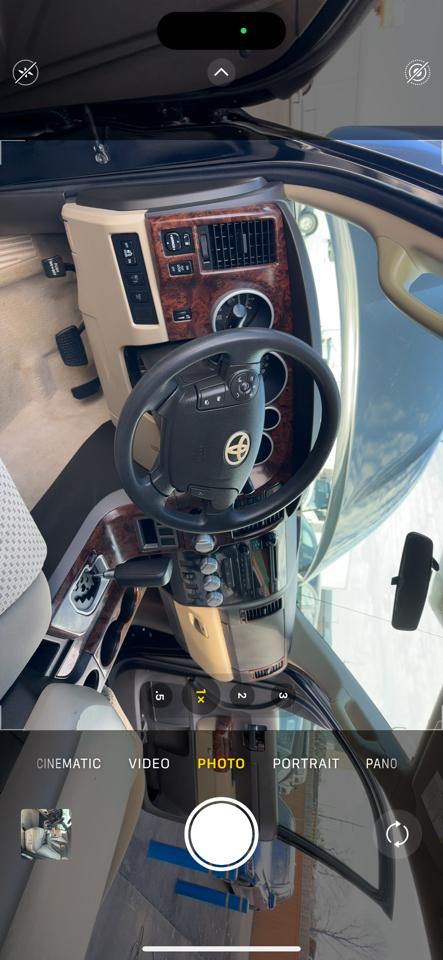 Toyota Tundra Tundra-Grade CrewMax 5.7L 2WD 2010