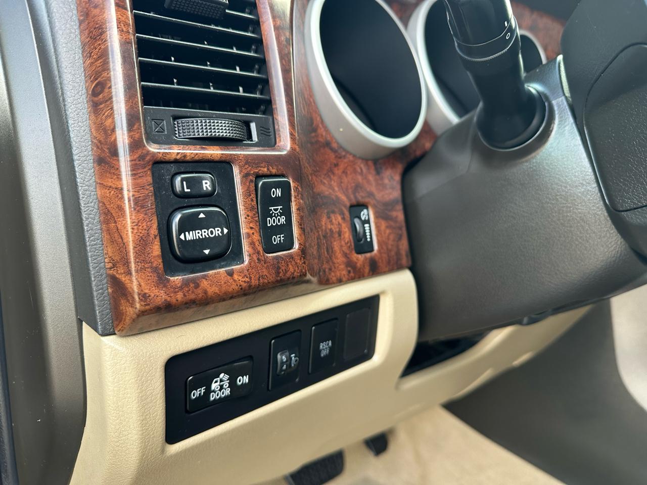 Toyota Tundra Tundra-Grade CrewMax 5.7L 2WD 2010