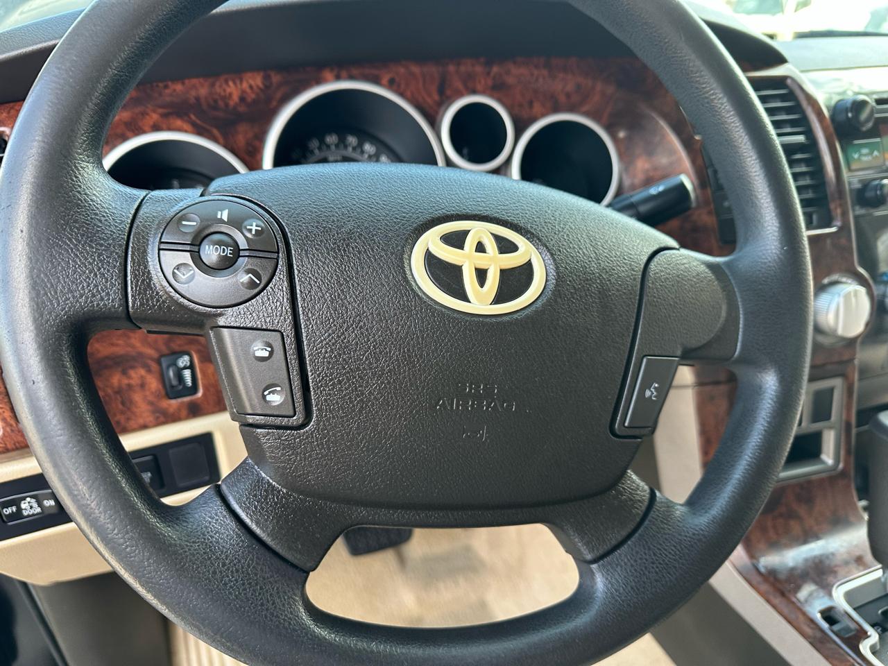 Toyota Tundra Tundra-Grade CrewMax 5.7L 2WD 2010