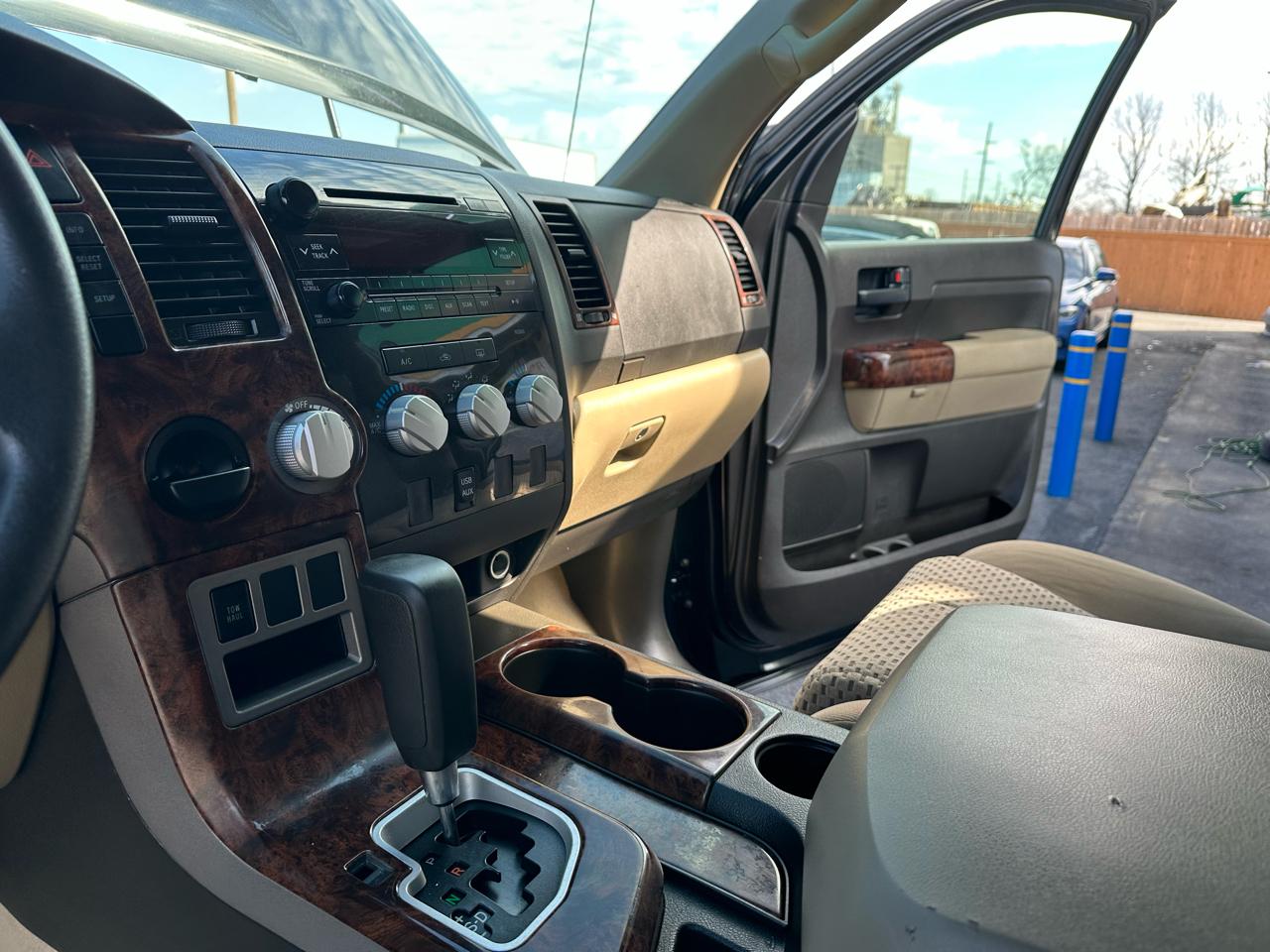 Toyota Tundra Tundra-Grade CrewMax 5.7L 2WD 2010