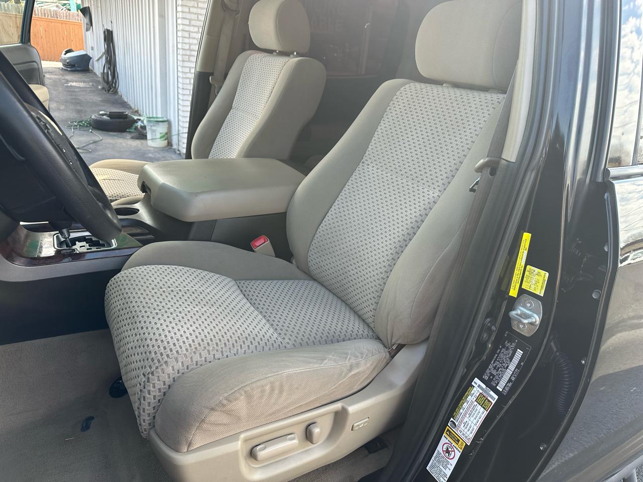 Toyota Tundra Tundra-Grade CrewMax 5.7L 2WD 2010