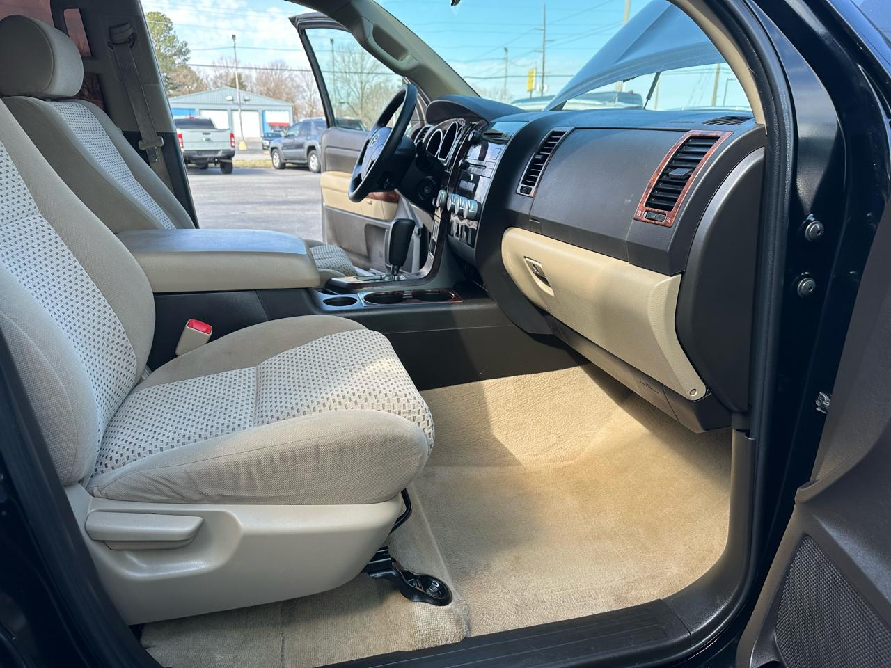 Toyota Tundra Tundra-Grade CrewMax 5.7L 2WD 2010