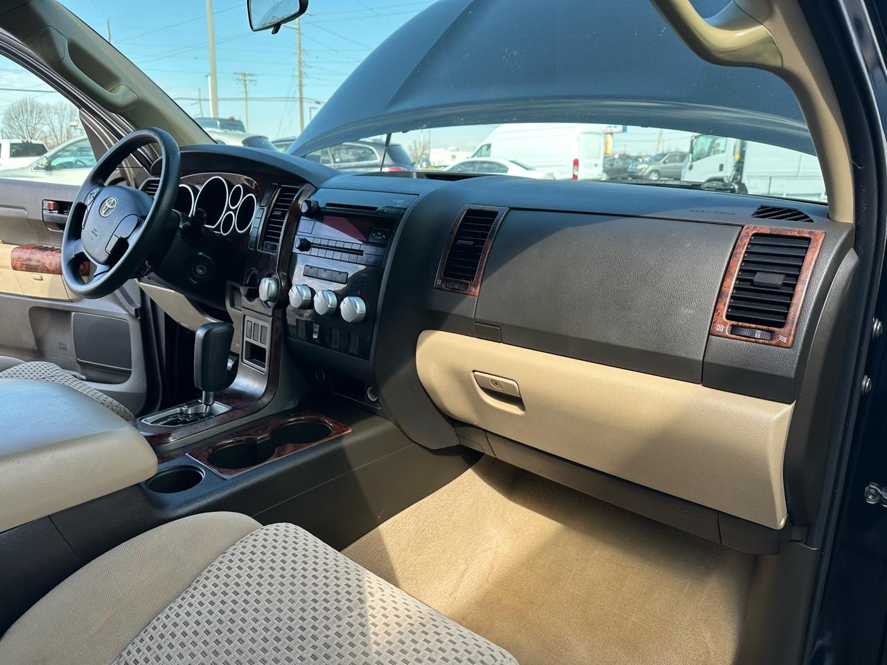 Toyota Tundra Tundra-Grade CrewMax 5.7L 2WD 2010