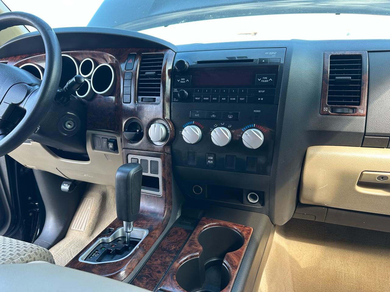 Toyota Tundra Tundra-Grade CrewMax 5.7L 2WD 2010