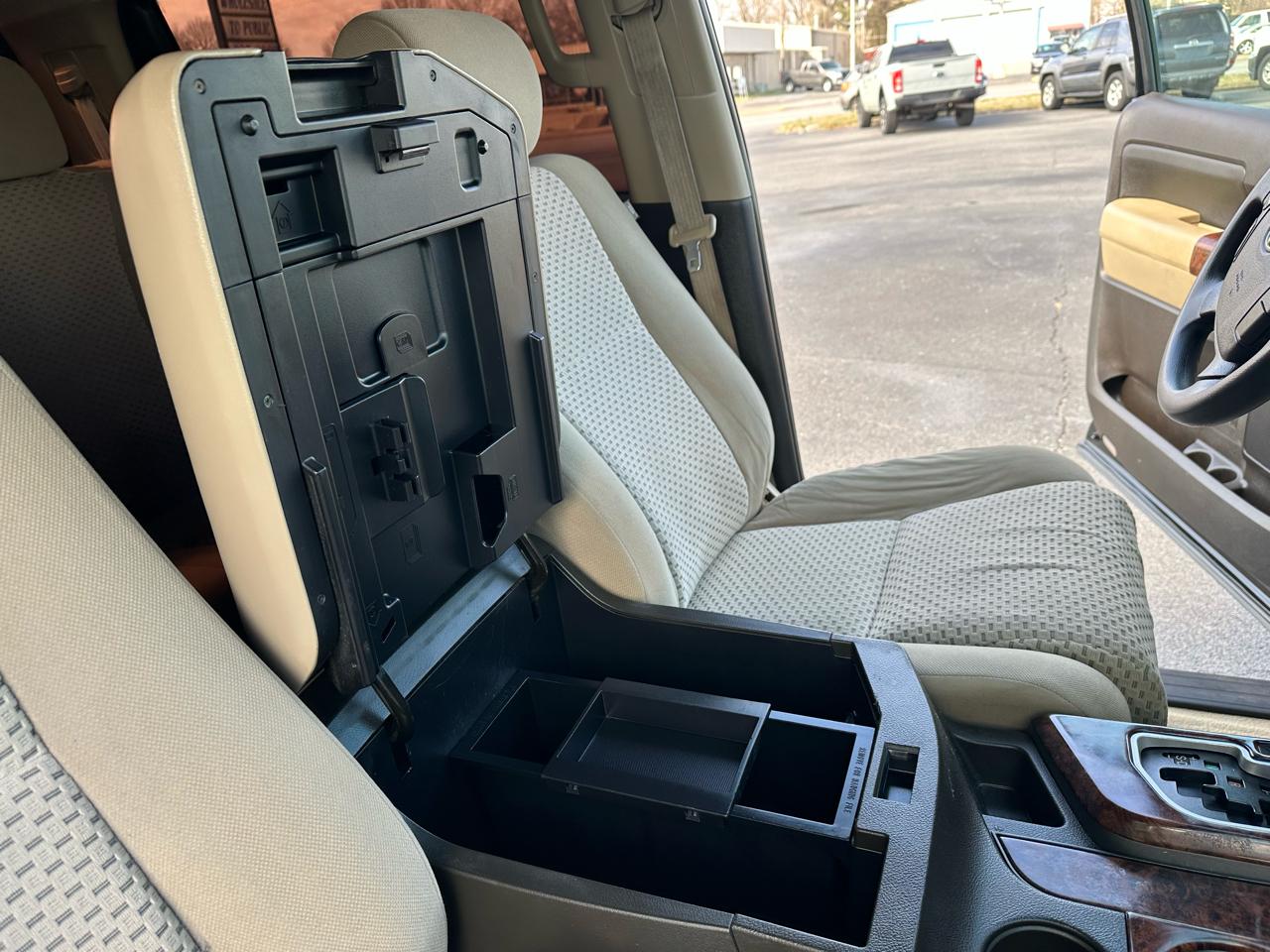 Toyota Tundra Tundra-Grade CrewMax 5.7L 2WD 2010