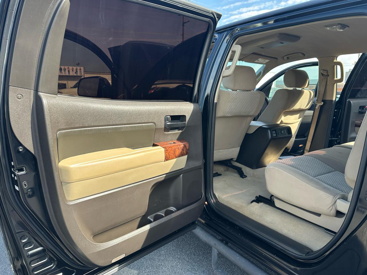 Toyota Tundra Tundra-Grade CrewMax 5.7L 2WD 2010