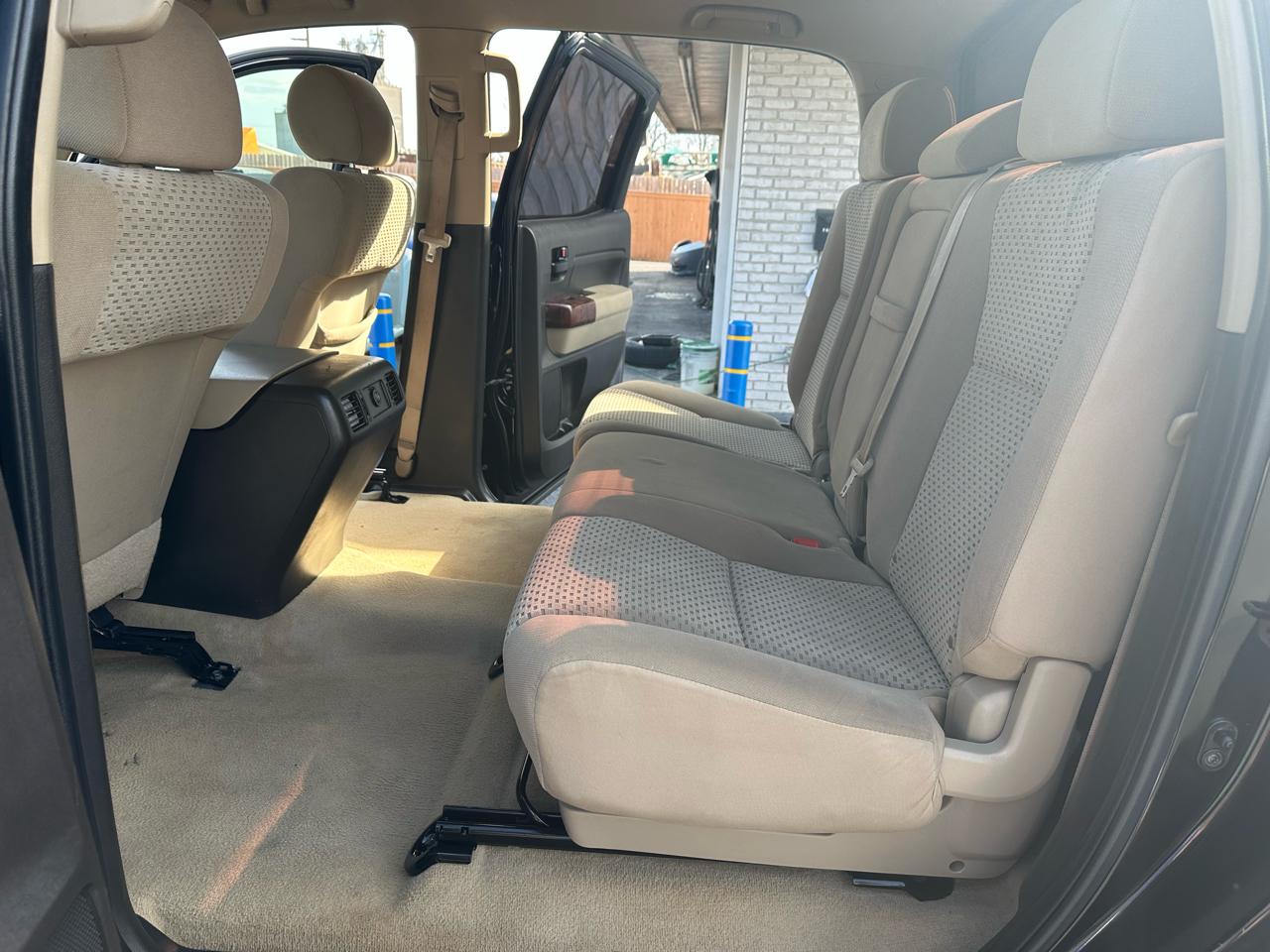 Toyota Tundra Tundra-Grade CrewMax 5.7L 2WD 2010