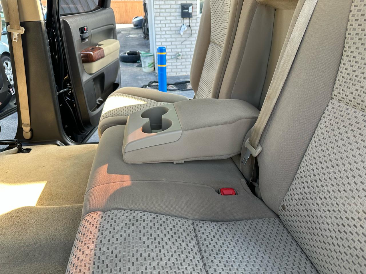 Toyota Tundra Tundra-Grade CrewMax 5.7L 2WD 2010