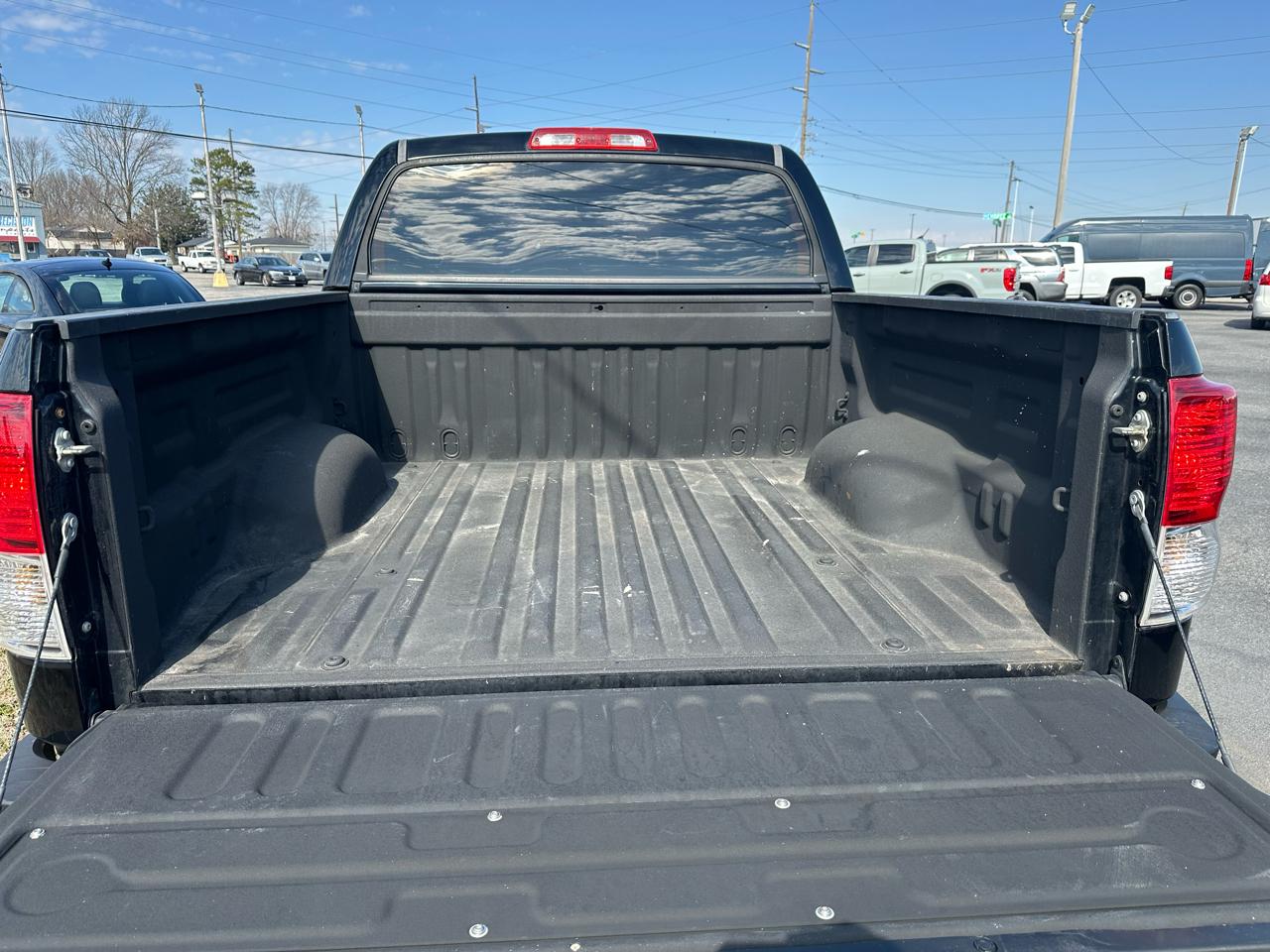 Toyota Tundra Tundra-Grade CrewMax 5.7L 2WD 2010