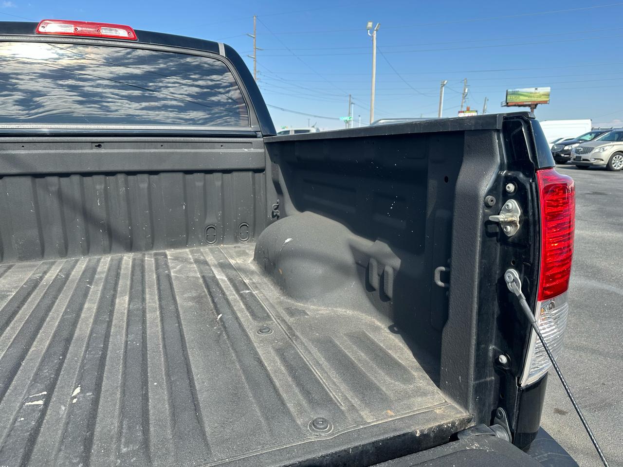 Toyota Tundra Tundra-Grade CrewMax 5.7L 2WD 2010