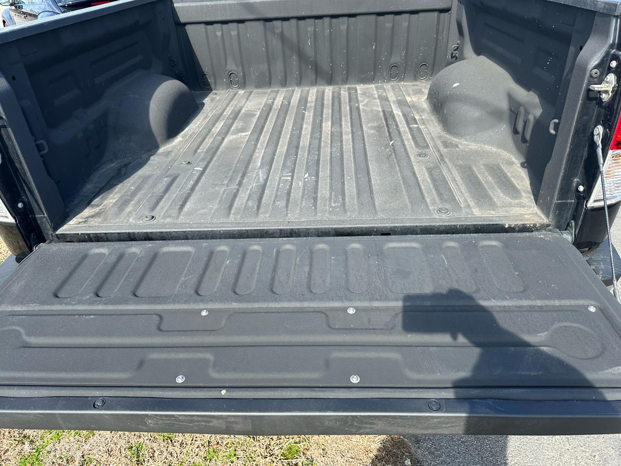 Toyota Tundra Tundra-Grade CrewMax 5.7L 2WD 2010