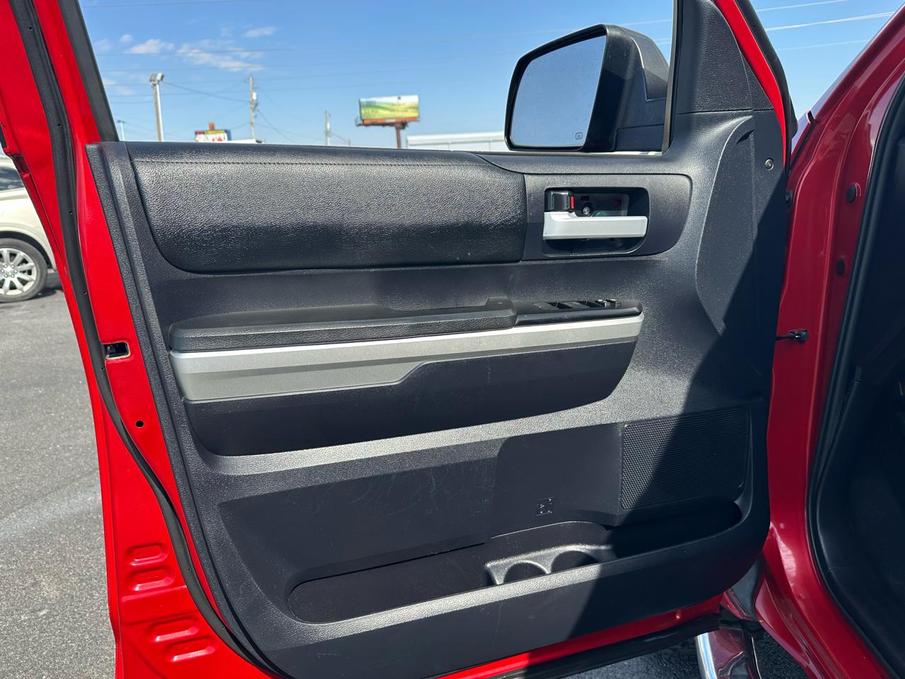 Toyota Tundra SR5 5.7L V8 FFV CrewMax 4WD 2016