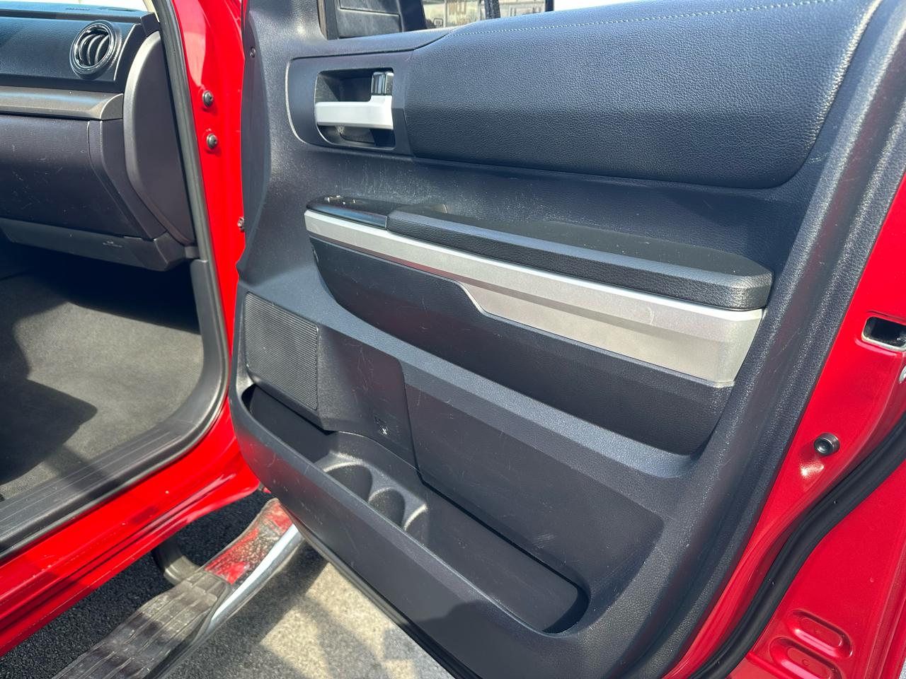 Toyota Tundra SR5 5.7L V8 FFV CrewMax 4WD 2016