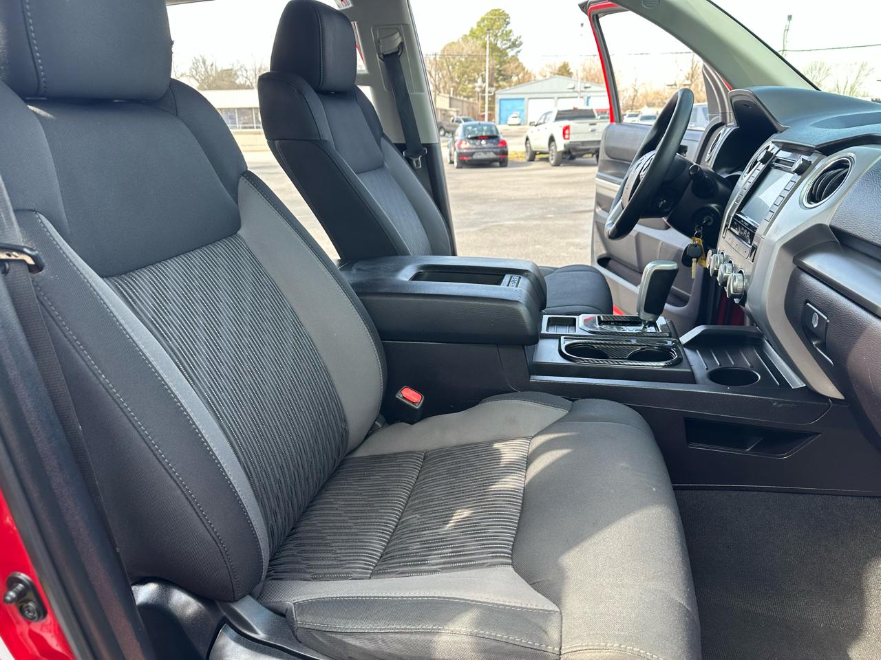 Toyota Tundra SR5 5.7L V8 FFV CrewMax 4WD 2016