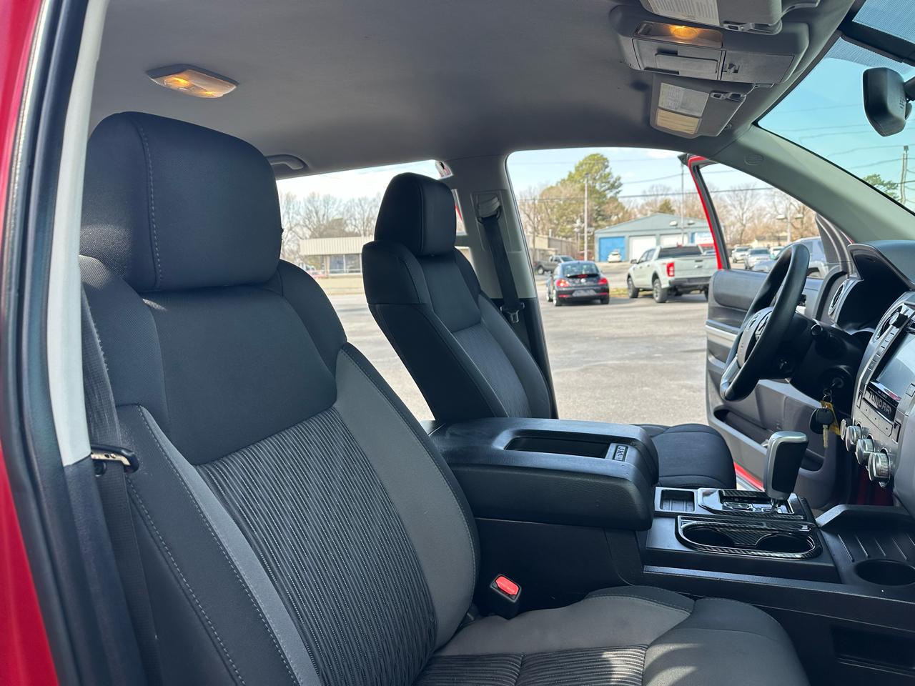 Toyota Tundra SR5 5.7L V8 FFV CrewMax 4WD 2016