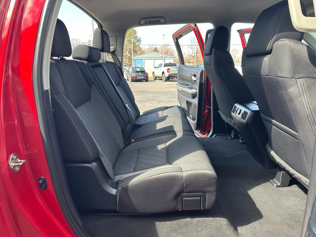 Toyota Tundra SR5 5.7L V8 FFV CrewMax 4WD 2016