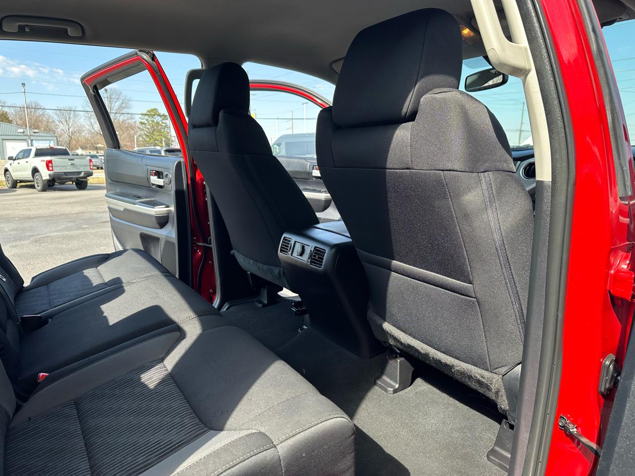 Toyota Tundra SR5 5.7L V8 FFV CrewMax 4WD 2016