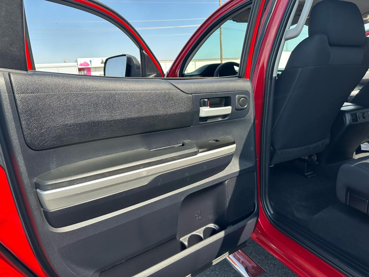 Toyota Tundra SR5 5.7L V8 FFV CrewMax 4WD 2016