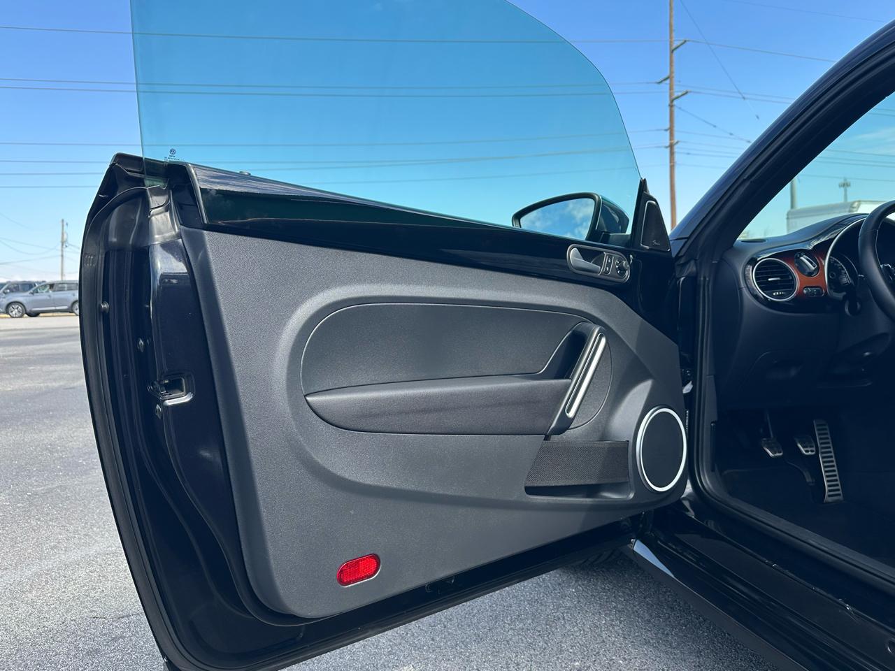 Volkswagen Beetle  2013