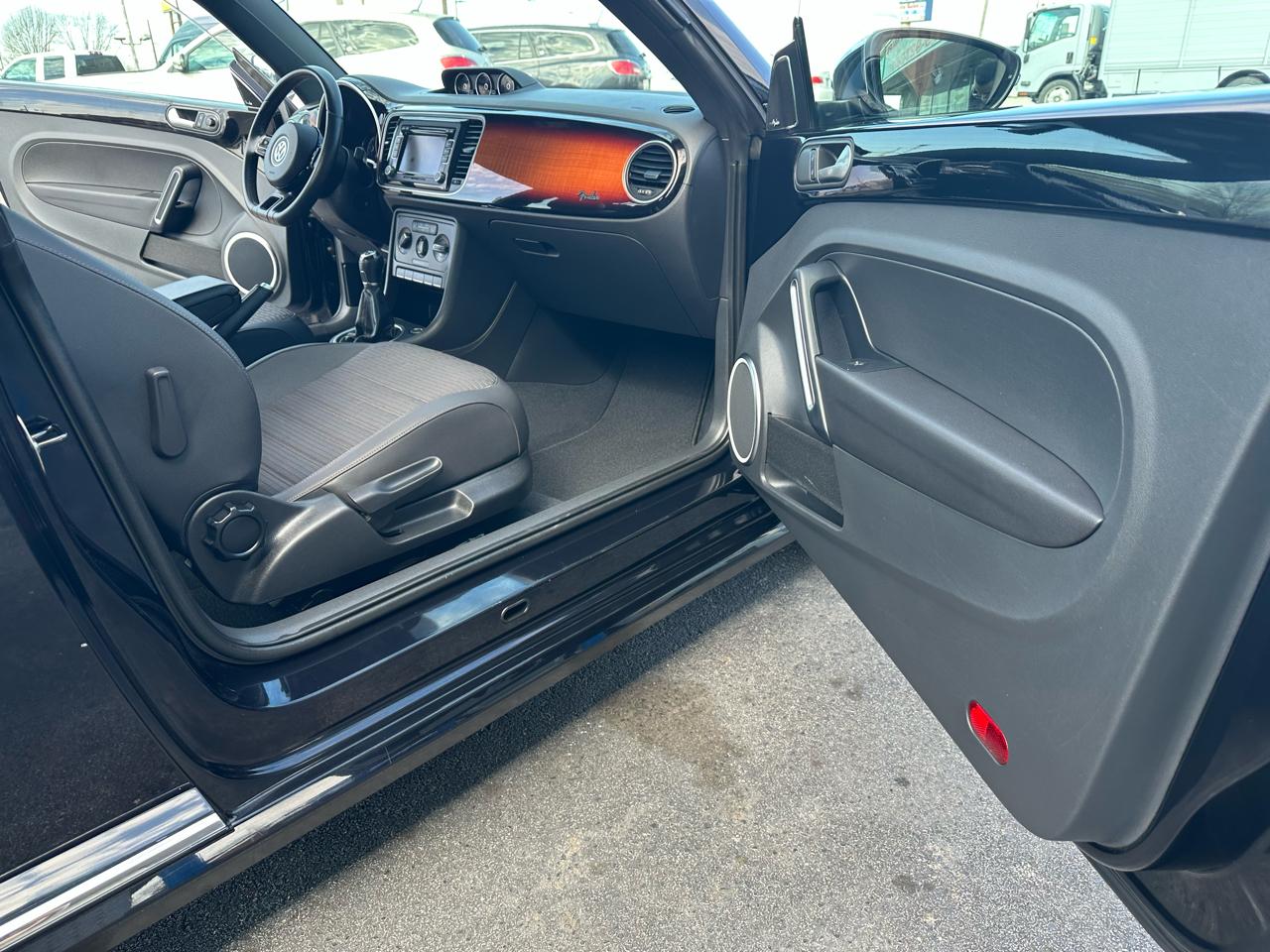 Volkswagen Beetle  2013