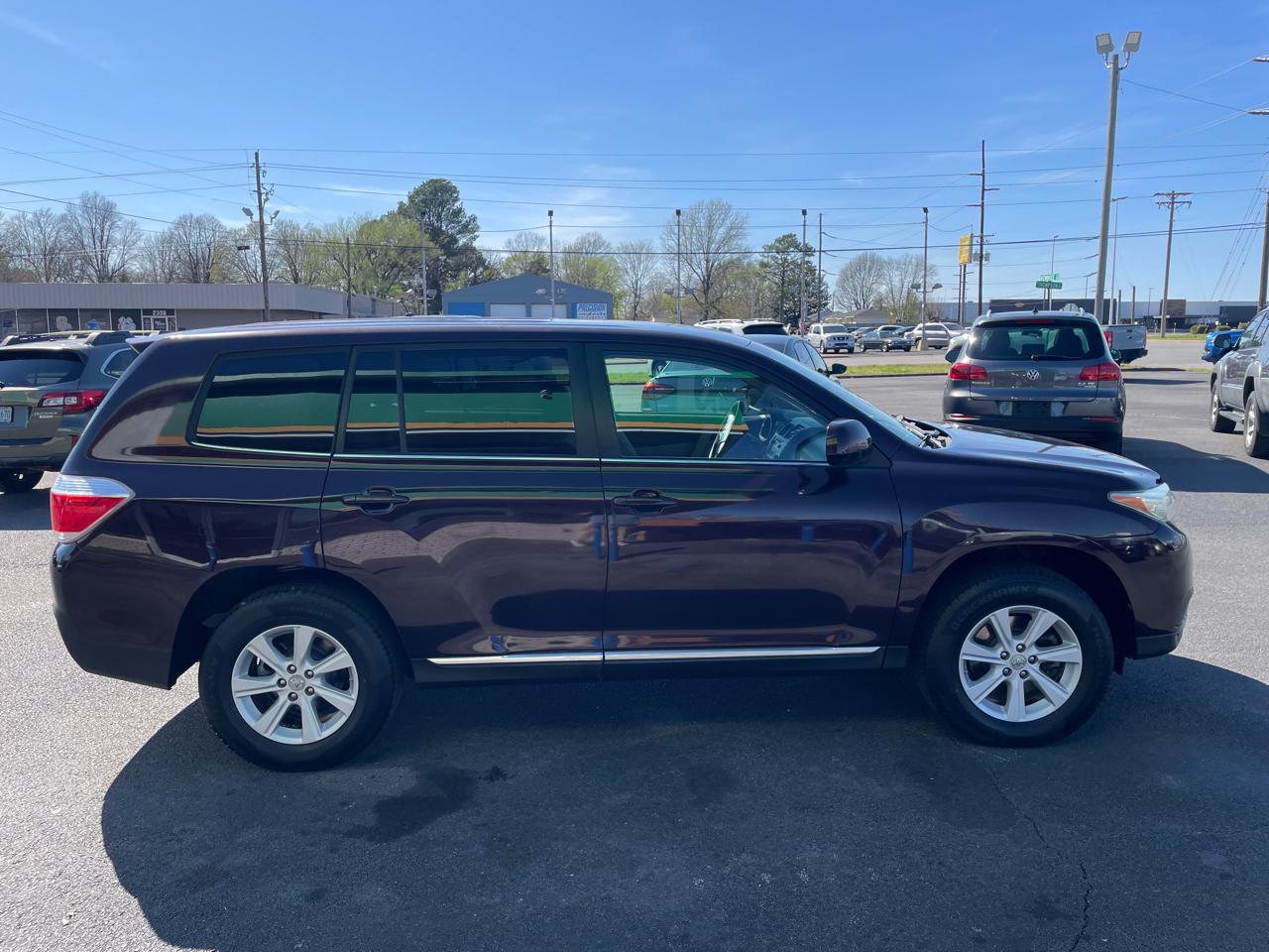 Toyota Highlander Base 2WD V6 2013