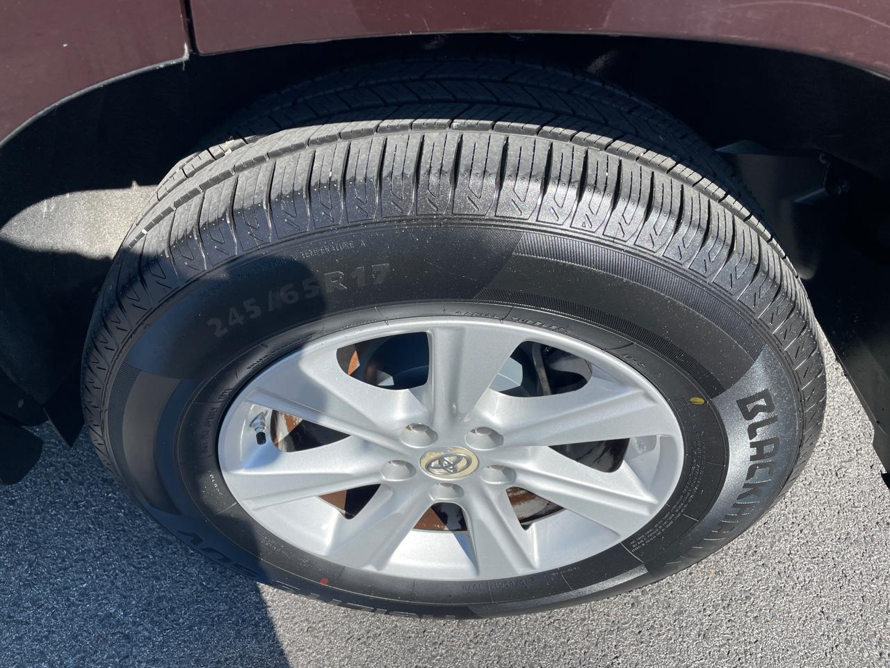 Toyota Highlander Base 2WD V6 2013