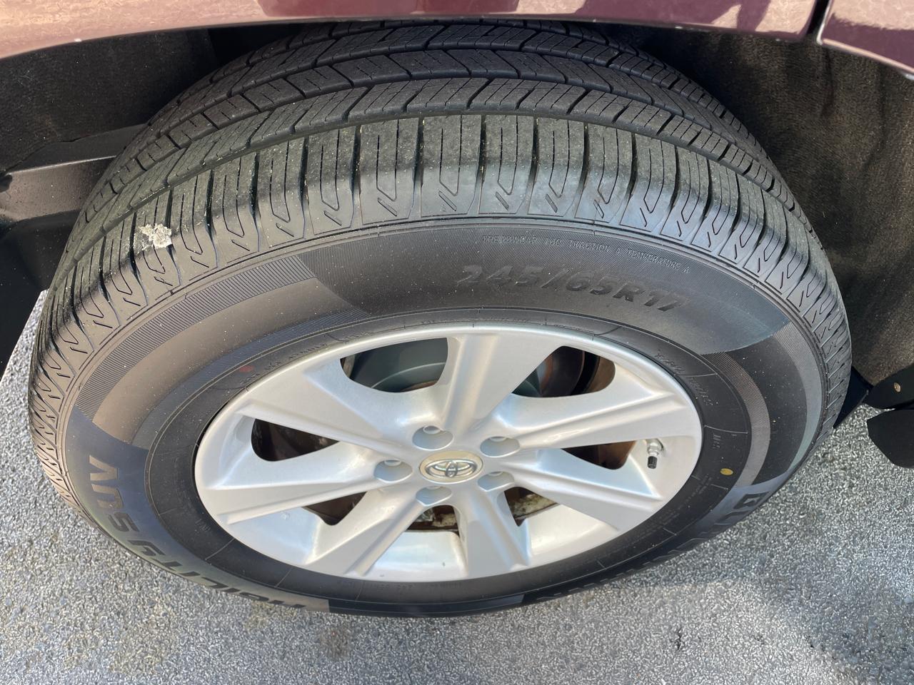 Toyota Highlander Base 2WD V6 2013