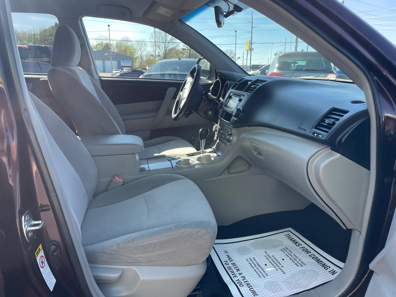 Toyota Highlander Base 2WD V6 2013