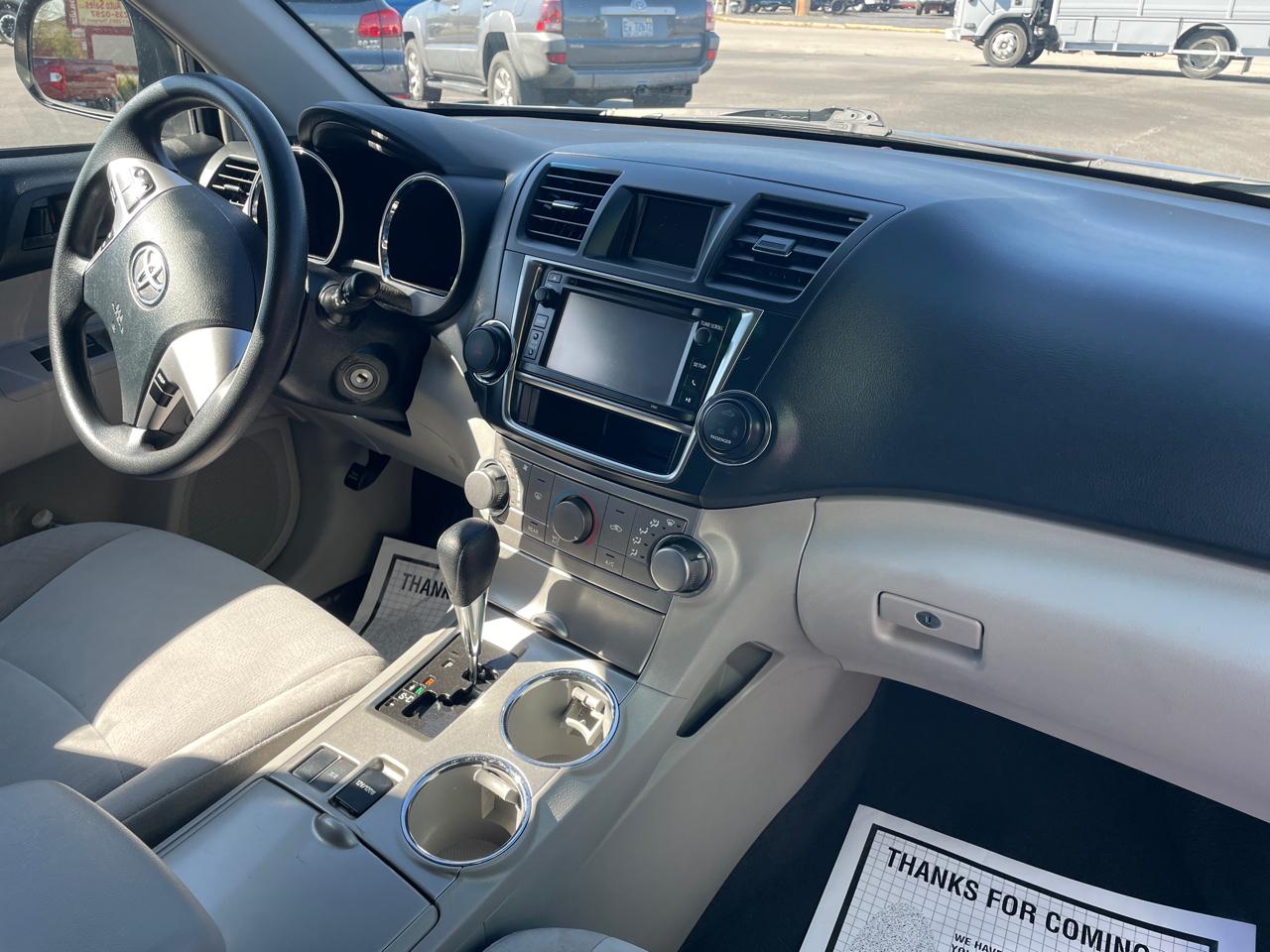 Toyota Highlander Base 2WD V6 2013