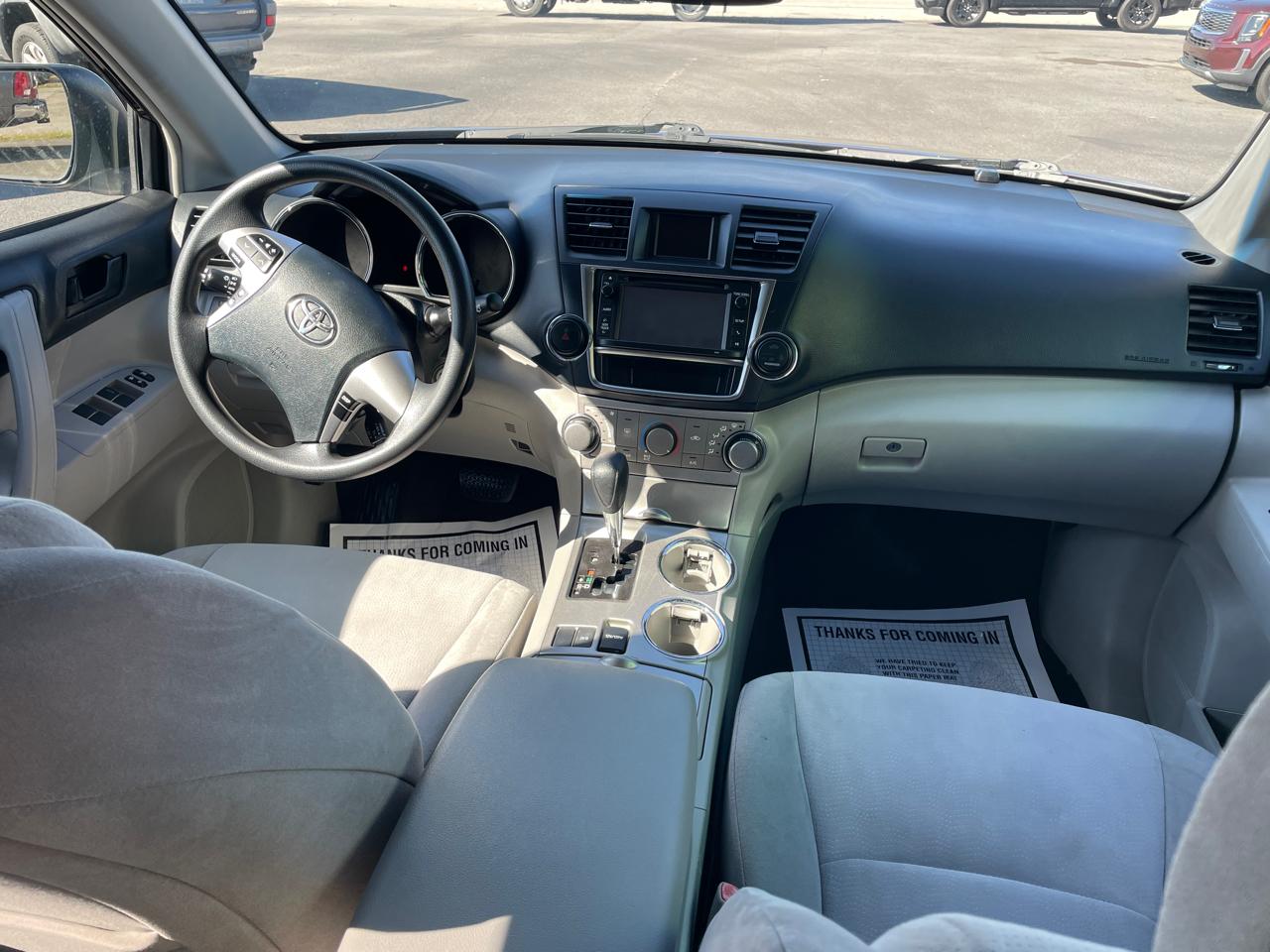 Toyota Highlander Base 2WD V6 2013