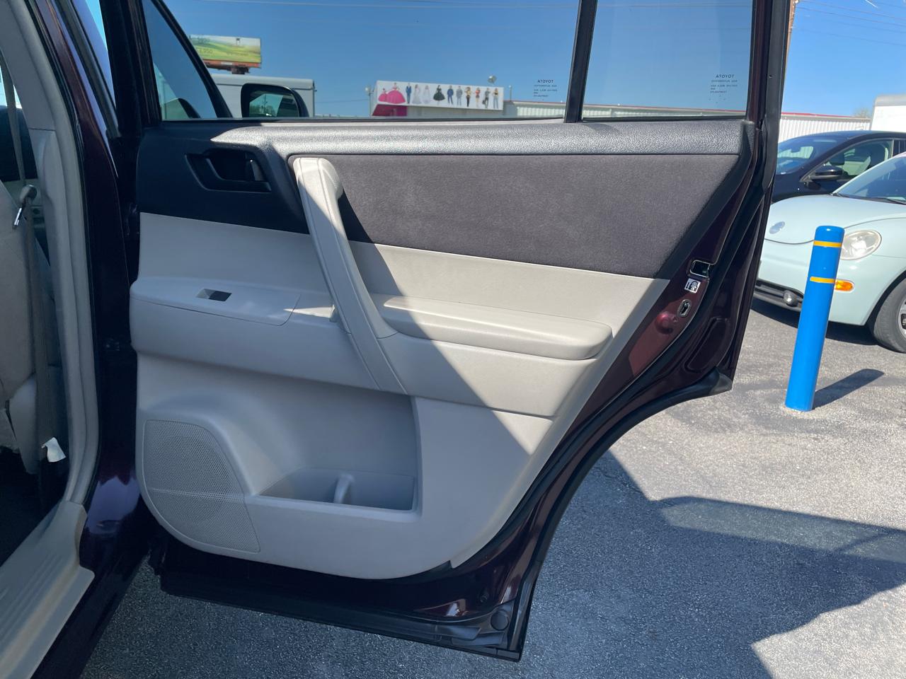 Toyota Highlander Base 2WD V6 2013