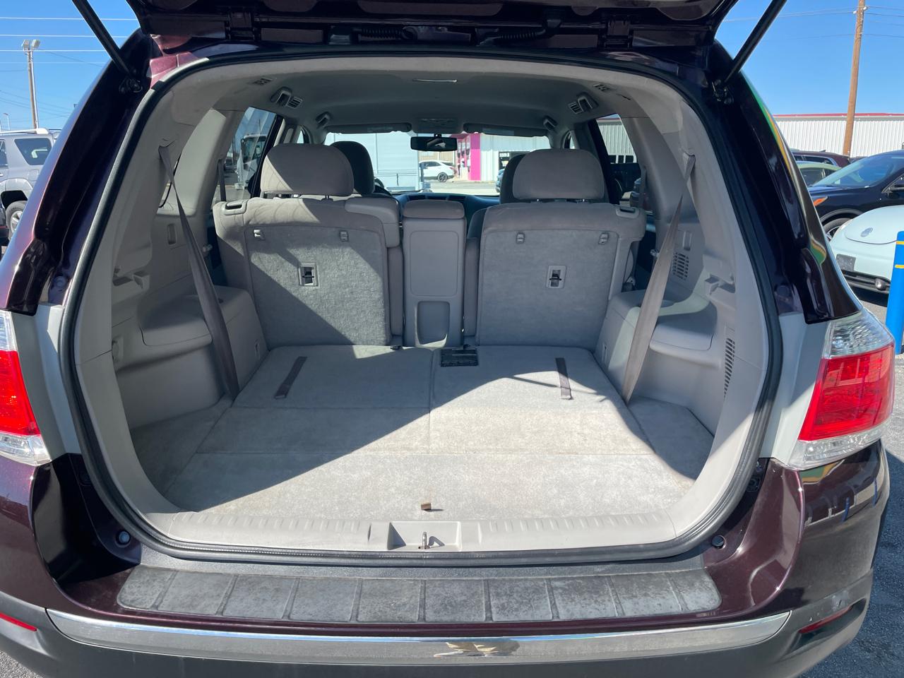 Toyota Highlander Base 2WD V6 2013